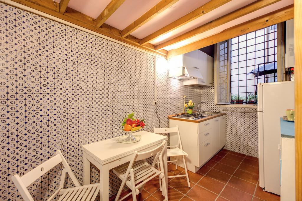 Casa Savelli Apartment โรม ภายนอก รูปภาพ